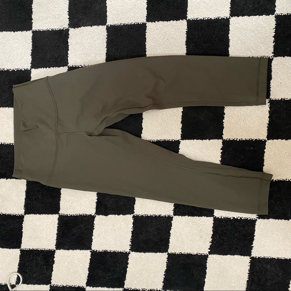 olive green lululemon capris sz 6 NWOT